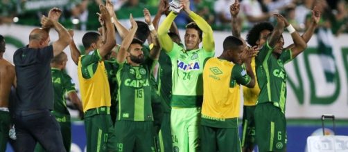La gioia dei giocatori della Chapecoense dopo il successo sul San Lorenzo in semifinale di Copa Sudamericana