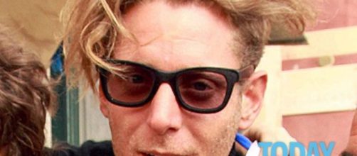 Lapo Elkan sorprende Uma Thurman con un bacio appassionato - today.it