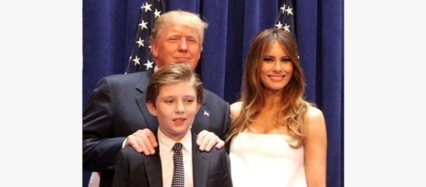 Barron Trump had armed guards watching over him playing in the yard over Thanksgiving holiday. Photo: Blasting News Library- Chinadaily- com.cn Barron Trump had armed guards watching over him playing in the yard over Thanksgiving holiday. Photo: Blasting News Library- Chinadaily- com.cn