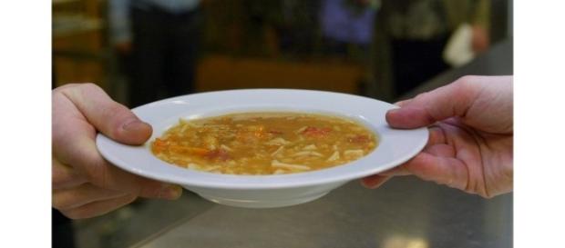 Circa 5milioni di italiani in fila per un pasto caldo - marsicalive Circa 5milioni di italiani in fila per un pasto caldo - marsicalive