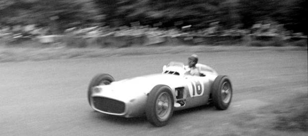 Juan Manuel Fangio in a Mercedes, 1954; picture by Agridecumantes (Wikimedia Commons). Juan Manuel Fangio in a Mercedes, 1954; picture by Agridecumantes (Wikimedia Commons).