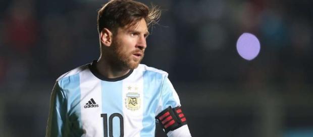 Messi passou mal durante a viagem Messi passou mal durante a viagem