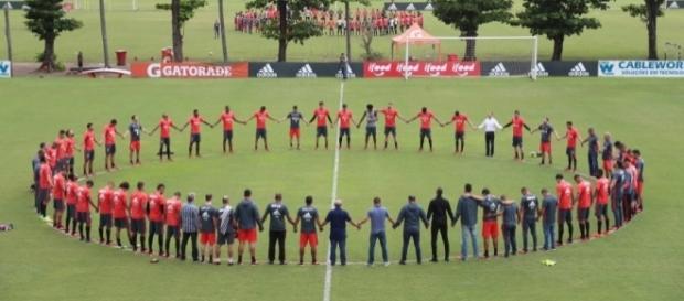 O Flamengo fez uma homenagem à Chapecoense em seu CT (Foto: Divulgação) O Flamengo fez uma homenagem à Chapecoense em seu CT (Foto: Divulgação)