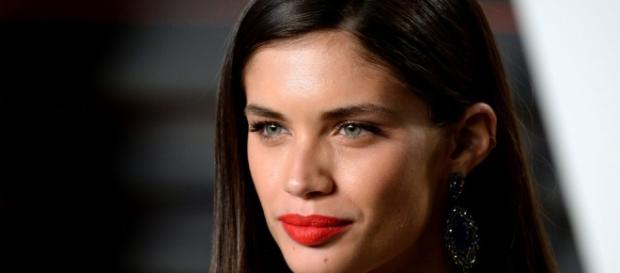 Sara Sampaio será uma das 54 manequins a participar no desfile Sara Sampaio será uma das 54 manequins a participar no desfile