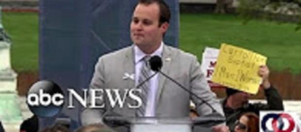 Source: Youtube ABC News Josh Duggar reunites with "Counting On" family Source: Youtube ABC News Josh Duggar reunites with "Counting On" family