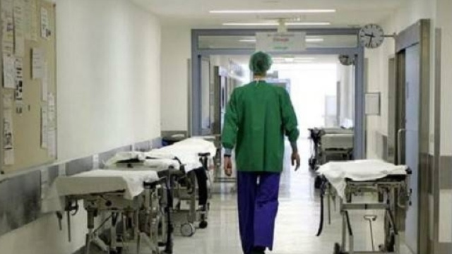 Saranno, arrestati medico e infermiera accusati di 5 omicidi in ospedale