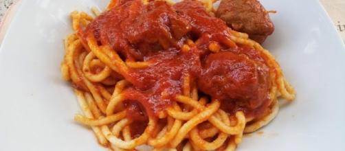 Bigoli Al Torchio Con Pomodoro Piccante