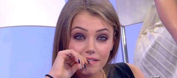 Camilla Mangiapelo potrebbe essere esclusa da "Uomini e donne" per via della sua amicizia con Giulia De Lellis Camilla Mangiapelo potrebbe essere esclusa da "Uomini e donne" per via della sua amicizia con Giulia De Lellis