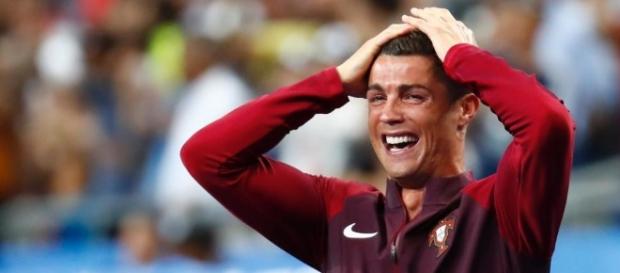 Cristiano Ronaldo tentou imitar Ronaldinho Gaúcho e se dá mal Cristiano Ronaldo tentou imitar Ronaldinho Gaúcho e se dá mal