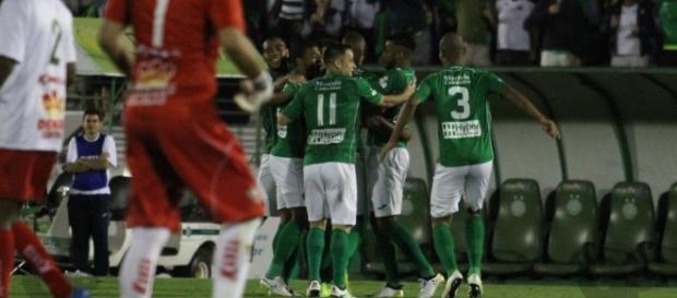 Enquanto o Guarani decide a Série C em Varginha, a Ponte pega o Santos em Campinas Enquanto o Guarani decide a Série C em Varginha, a Ponte pega o Santos em Campinas