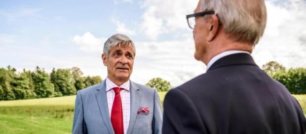 Friedrich mentre discute con Werner. Friedrich mentre discute con Werner.