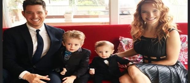 Michael Buble e sua esposa Luisana Lopilato disseram que estão "devastados" depois de seu filho de três anos, Noah, ser diagnosticado com câncer. Michael Buble e sua esposa Luisana Lopilato disseram que estão "devastados" depois de seu filho de três anos, Noah, ser diagnosticado com câncer.