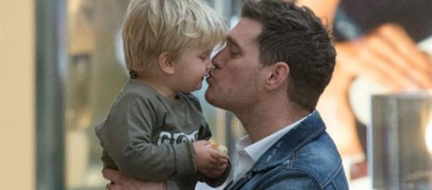 Michael Bublé e suo figlio Noah Michael Bublé e suo figlio Noah
