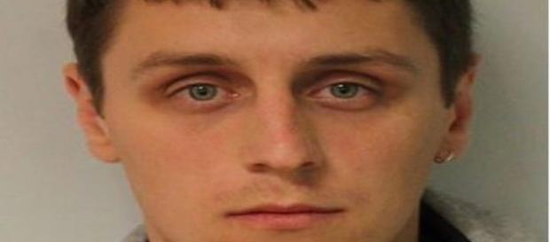 Zukowski, 28 anos, foi pego com a 'arma do crime' (Central News) Zukowski, 28 anos, foi pego com a 'arma do crime' (Central News)