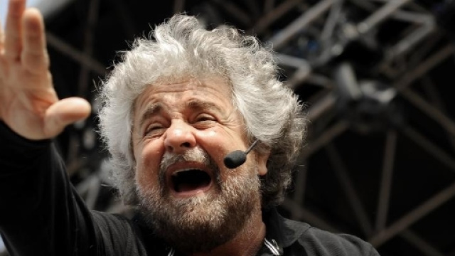 Grillo scaccia l'ipotesi di un confronto tv con Renzi in merito al referendum