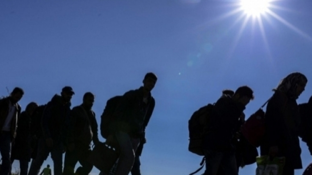 Migranti: storie di un viaggio tra sogni e speranze.