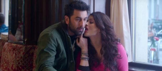Aishwarya Rai x Ranbir Kapoor in Ae Dil Hai ... - jugnistyle.com Aishwarya Rai x Ranbir Kapoor in Ae Dil Hai ... - jugnistyle.com