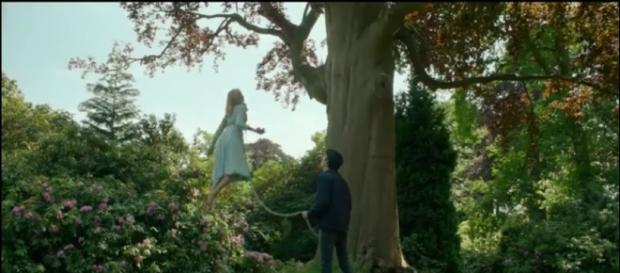 Capture d'écran de la bande-annonce du film "Miss Peregrine et les Enfants Particuliers" Capture d'écran de la bande-annonce du film "Miss Peregrine et les Enfants Particuliers"