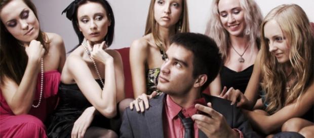 Tem uma amiga que compete o tempo todo com você? vai gostar de ler isso. Tem uma amiga que compete o tempo todo com você? vai gostar de ler isso.