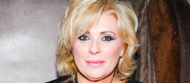 Tina Cipollari non lascia Uomini e Donne Tina Cipollari non lascia Uomini e Donne
