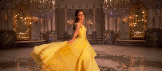 Watson in Beauty and the Beast - thesun.co.uk/tvandshowbiz/2121341/emma-watson-dazzles-in-first-glimpse-of-live-action-beauty-and-the-beast-remake Watson in Beauty and the Beast - thesun.co.uk/tvandshowbiz/2121341/emma-watson-dazzles-in-first-glimpse-of-live-action-beauty-and-the-beast-remake