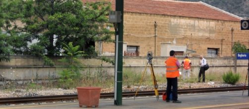 Bagheria, 16enne attraversa binari e viene travolto dal treno