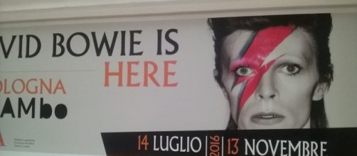 Il manifesto di 'David Bowie Is' al MAMbo