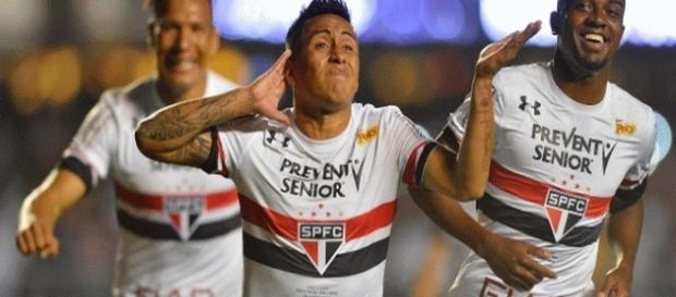 Cueva comemora gol contra o Corinthians na goleada tricolor Cueva comemora gol contra o Corinthians na goleada tricolor