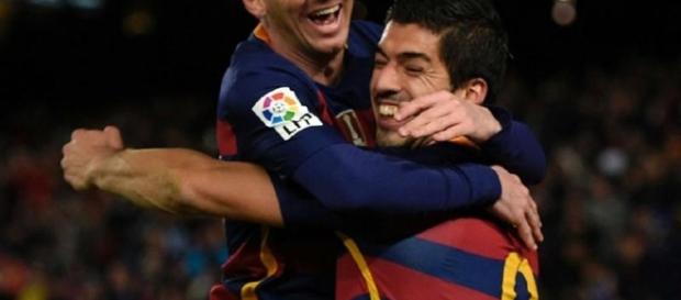 Messi y Luis Suarez celebrando el gol del uruguayo Messi y Luis Suarez celebrando el gol del uruguayo