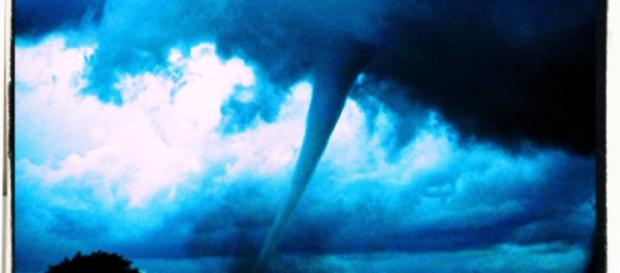 Una violenta perturbazione si è abbattuta sul nord e centro Sardegna e ora si sta spostando al sud dell'Isola. Una violenta perturbazione si è abbattuta sul nord e centro Sardegna e ora si sta spostando al sud dell'Isola.