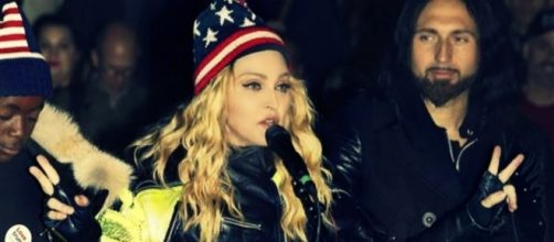 #Madonna sostiene in strada la campagna politica di #HillaryClinton. #BlastingNews