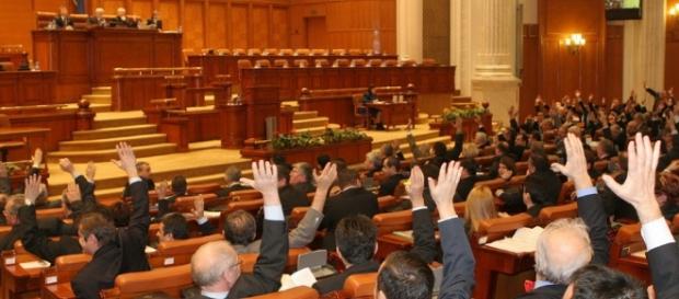 Au bani, vor și putere. Iată averile politicienilor care vor să intre în Parlament Au bani, vor și putere. Iată averile politicienilor care vor să intre în Parlament