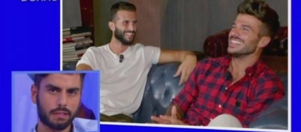 Claudio Sona e Francesco durante un'esterna del trono gay di Uomini e Donne Claudio Sona e Francesco durante un'esterna del trono gay di Uomini e Donne