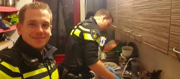 Ingresa en el hospital y la Policía hace la cena a sus hijos - atresmedia.com Ingresa en el hospital y la Policía hace la cena a sus hijos - atresmedia.com