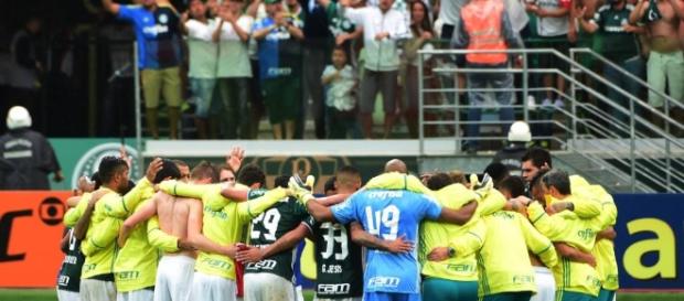 Jogadores do Palmeiras orando após mais uma vitória(Foto: Djalma Vassão/Gazeta Press) Jogadores do Palmeiras orando após mais uma vitória(Foto: Djalma Vassão/Gazeta Press)