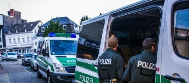 Poliţiştii germani au efectuat razii ample Poliţiştii germani au efectuat razii ample
