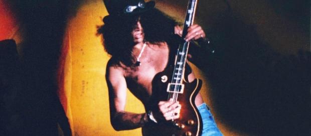 Slash é um dos remanescentes da formação clássica do Guns N' Roses Slash é um dos remanescentes da formação clássica do Guns N' Roses