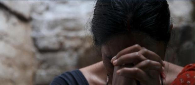 Vítima foi humilhada pela polícia (Foto: Divulgação/A Filha da Índia) Vítima foi humilhada pela polícia (Foto: Divulgação/A Filha da Índia)