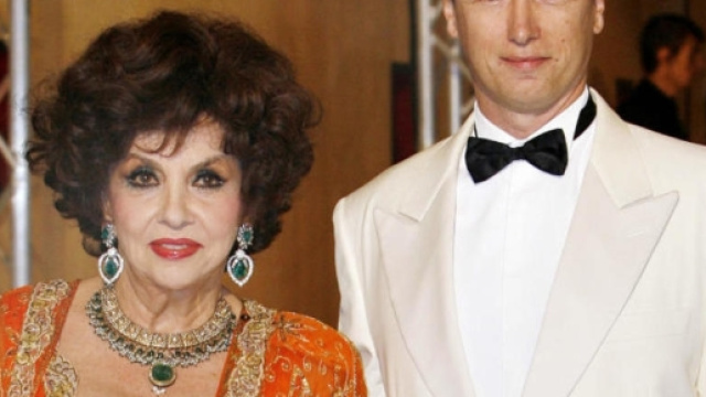 Javier Rigau sbugiarda Gina Lollobrigida da Barbara D'Urso