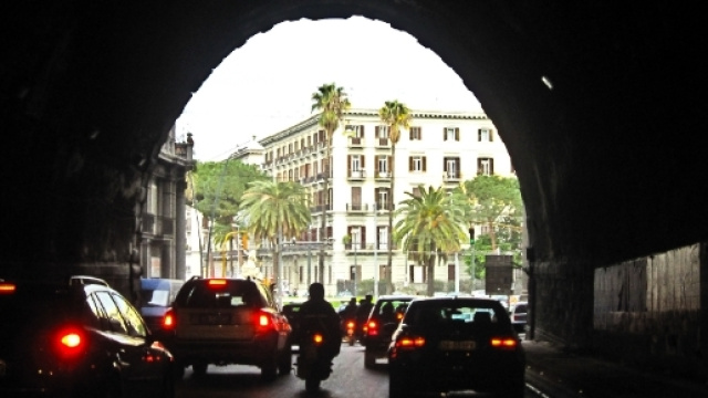 Rapina nella Galleria Laziale a Napoli