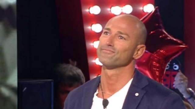Stefano Bettarini sul trono di Uomini e Donne