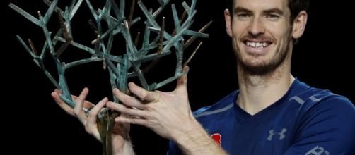 Murray rises to number one with Paris title.