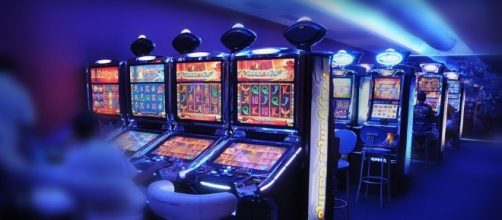 Il governo ha deciso di dichiarare guerra alle slot machine presenti nel centro storico di Roma.