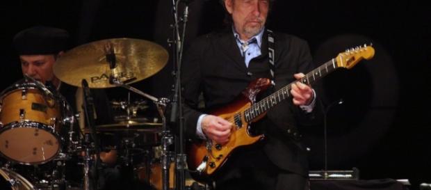Bob Dylan non ritirerà il Nobel per la Letteratura. Bob Dylan non ritirerà il Nobel per la Letteratura.
