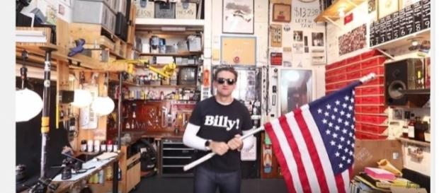 Casey Neistat mischt sich noch mal in den US Wahlkampf ein Casey Neistat mischt sich noch mal in den US Wahlkampf ein
