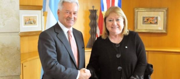 Entendimiento con Inglaterra motivo por la cual el pais abandona a los caidos de Malvinas Entendimiento con Inglaterra motivo por la cual el pais abandona a los caidos de Malvinas