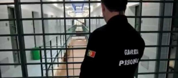 Entre os detidos pela PJ encontra-se um chefe do Corpo da Guarda Prisional Entre os detidos pela PJ encontra-se um chefe do Corpo da Guarda Prisional