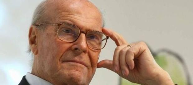 Morto Umberto Veronesi, oncologo, chirurgo e politico italiano Morto Umberto Veronesi, oncologo, chirurgo e politico italiano