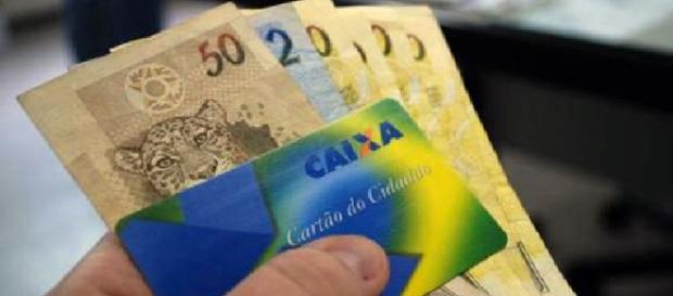 Nas agências bancárias é recomendado que o trabalhador, quando não conseguir sacar, solicite uma consulta a partir do seu CPF Nas agências bancárias é recomendado que o trabalhador, quando não conseguir sacar, solicite uma consulta a partir do seu CPF