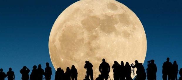 Ne ratez pas la plus grande Super Lune du 21ème siècle, ce lundi ! Ne ratez pas la plus grande Super Lune du 21ème siècle, ce lundi !